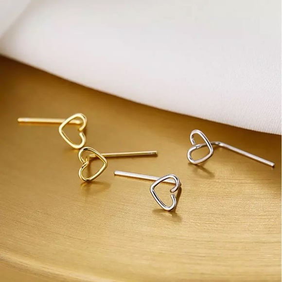 🔴𝟭𝟬/$𝟮𝟱🔴NEW Gold Heart Simple Stud Earrings - Picture 7 of 12